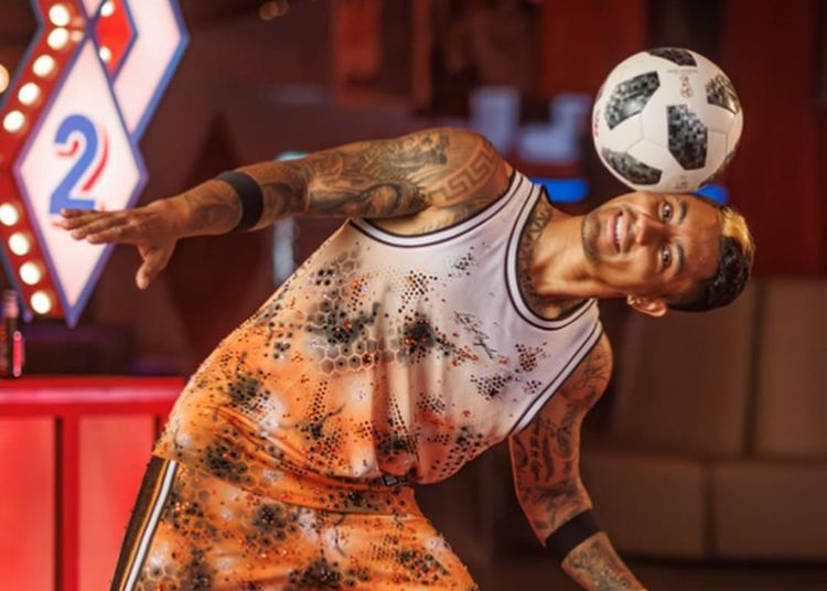 Portada de Los latinos que dominan el fútbol freestyle